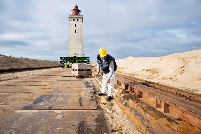 Danes move 120-year-old lighthouse back from eroding coast | iNFOnews.ca Danes move 120-year-old lighthouse back from eroding coast | iNFOnews.ca