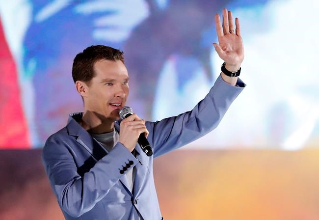 'Sherlock' star Cumberbatch praised for tackling muggers | iNFOnews.ca CP619083237