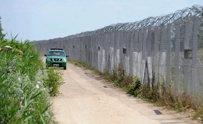 Hungary building 2nd border fence to stop migrants | iNFOnews.ca Hungary building 2nd border fence to stop migrants | iNFOnews.ca