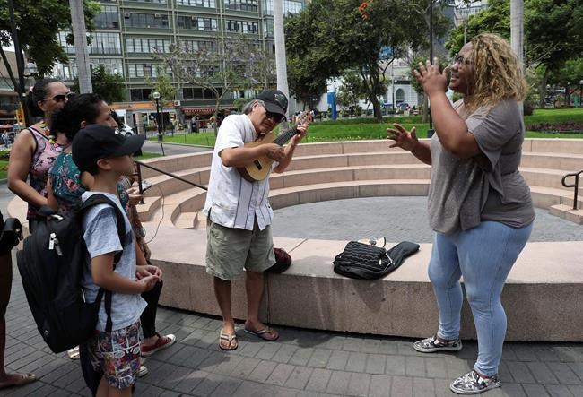 Street singer gives voice to Venezuela's growing diaspora | iNFOnews.ca