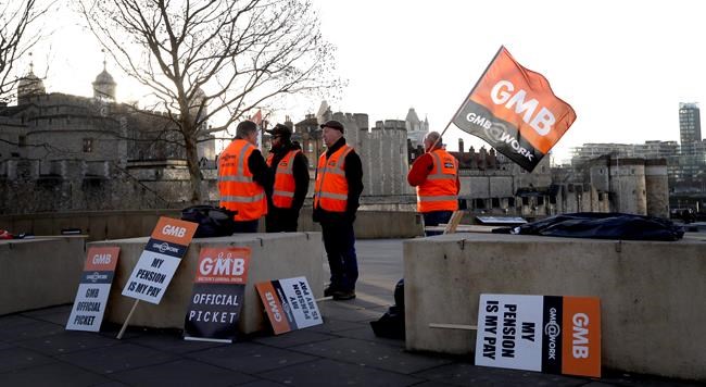 UK's world-famous Beefeaters on strike over pensions | iNFOnews.ca