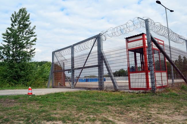 In darkness, Hungary deports Afghan family of 6 to Serbia | iNFOnews.ca