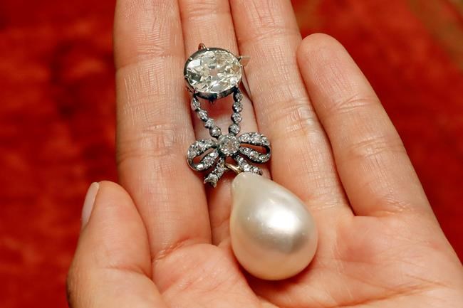 Long hidden, Marie Antoinette's jewels go up for auction | iNFOnews.ca