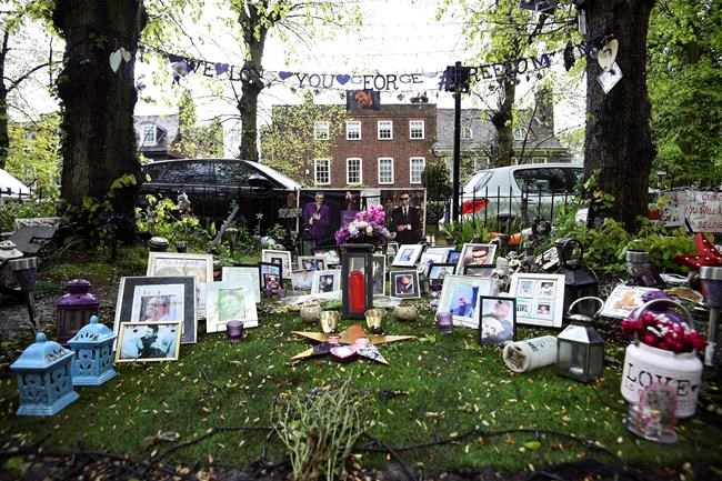 George Michael's family asks fans to remove memorial shrines | iNFOnews.ca
