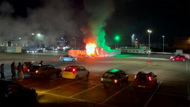 Dutch police clash with anti-lockdown protesters in 2 cities | iNFOnews.ca Dutch police clash with anti-lockdown protesters in 2 cities | iNFOnews.ca
