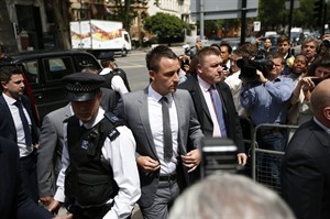 Chelsea captain John Terry cleared of racially abusing opponent in Premier League match | iNFOnews.ca CP19407634