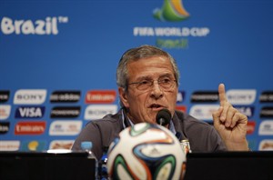 Uruguay coach Tabarez quits FIFA committee position to protest Luis Suarez's ban for biting | iNFOnews.ca CP28935594