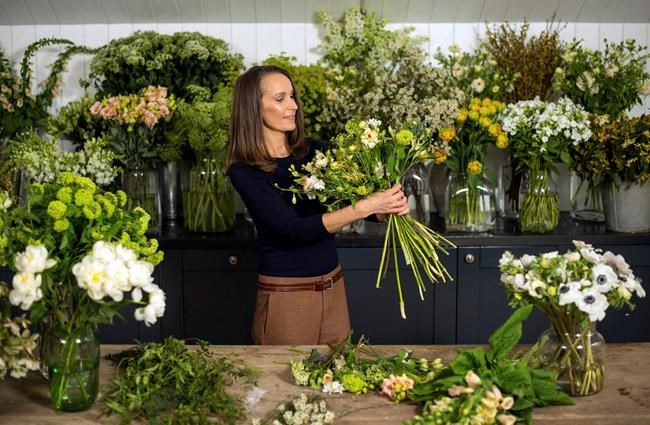 It's white roses, peonies and foxgloves for UK royal wedding | iNFOnews.ca