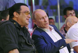RIA Novosti: US actor Steven Seagal performs in Crimea with flag of pro-Russian separatists | iNFOnews.ca CP29450286