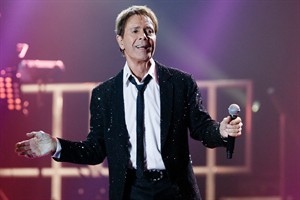 UK police search singer Cliff Richard's house in connection with sexual allegations | iNFOnews.ca CP29495286
