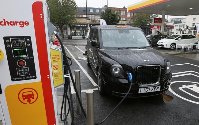 London's black cabs soon to be seen on the streets of Paris | iNFOnews.ca CP30780368