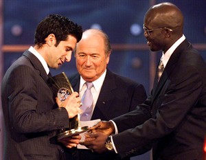 Former Portugal star Luis Figo enters FIFA presidential race against Blatter | iNFOnews.ca CP31662889