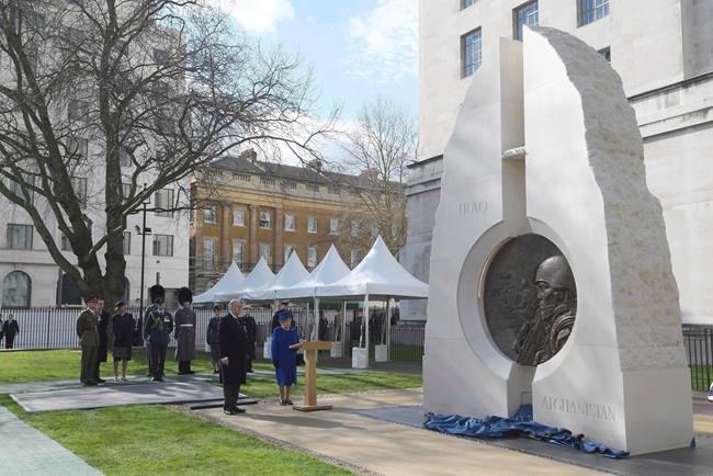Queen unveils memorial to those who served in recent wars | iNFOnews.ca