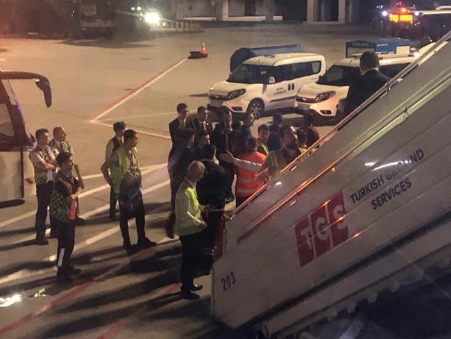 Passengers subdue chaotic man on board Turkish Airlines jet | iNFOnews.ca