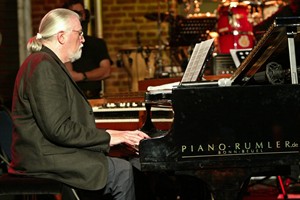 British rocker Jon Lord, former keyboardist for Deep Purple, dies at age 71 | iNFOnews.ca CP19431887