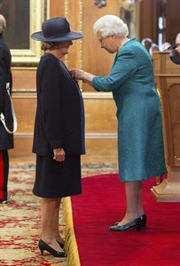 'Downton Abbey' comes to Windsor Castle as Maggie Smith receives royal honour from queen | iNFOnews.ca 'Downton Abbey' comes to Windsor Castle as Maggie Smith receives royal honour from queen | iNFOnews.ca