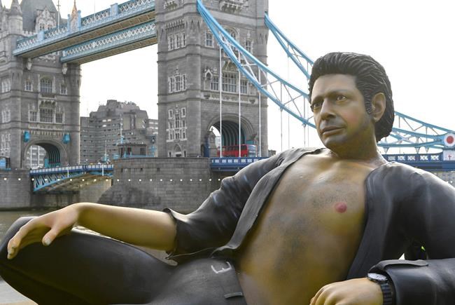 Giant statue of bare-chested Jeff Goldblum pops up in London | iNFOnews.ca