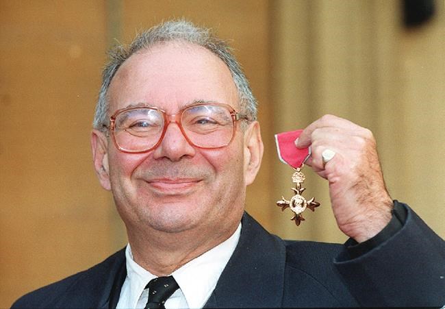 UK's first openly gay rabbi Lionel Blue dies at 86 | iNFOnews.ca