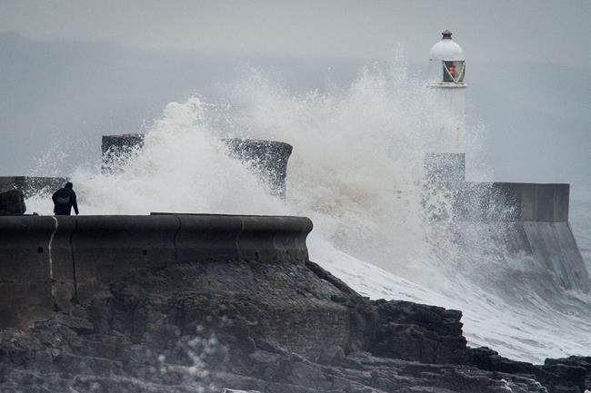 Snow disrupts road, air travel in England and northern Wales | iNFOnews.ca Snow disrupts road, air travel in England and northern Wales | iNFOnews.ca