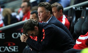 Manchester United, Van Gaal facing serious questions after humiliating exit in League Cup | iNFOnews.ca CP29650617