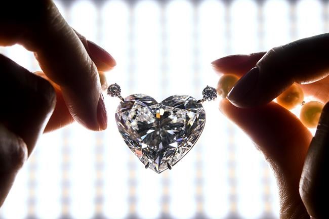 Heart-shaped diamond sells for $13M, under auction estimate | iNFOnews.ca
