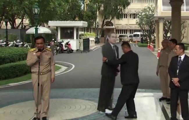 Thai leader tells reporters to quiz cardboard mock-up | iNFOnews.ca Thai leader tells reporters to quiz cardboard mock-up | iNFOnews.ca
