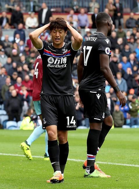 De Boer's position fragile after another loss for Palace | iNFOnews.ca