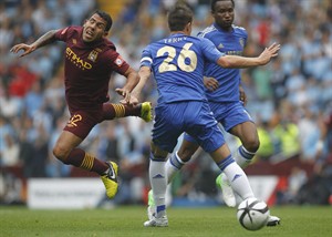 Man City beats 10-man Chelsea 3-2 to win Community Shield in bad-tempered season opener | iNFOnews.ca CP19766863