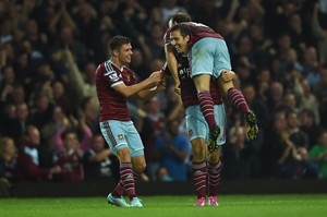 Ozil inspires Arsenal win at Villa to halt slump; West Ham inflicts Liverpool's 3rd loss in 5 | iNFOnews.ca CP29968430