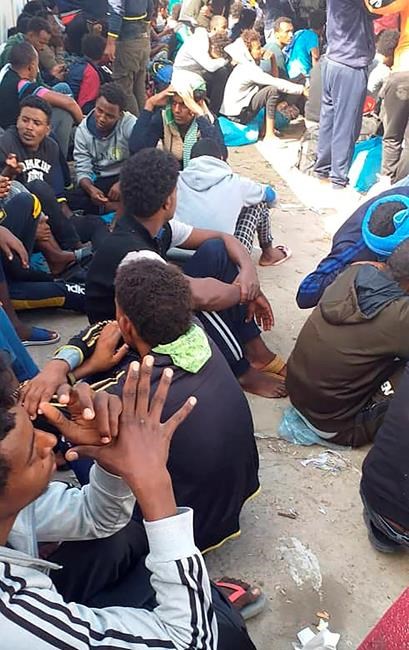 Hundreds of migrants in Libya flee detention, cite hunger | iNFOnews.ca