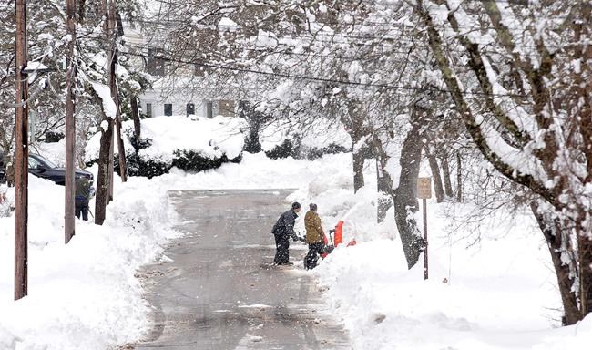 Northeast digs out after storm closes schools, slows commute | iNFOnews.ca