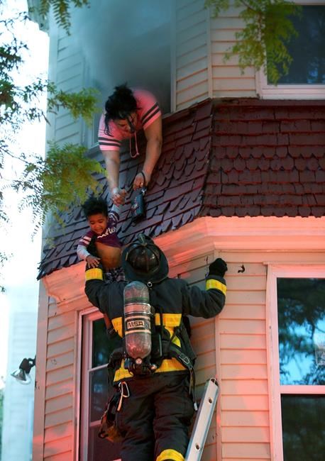 Boston firefighter makes dramatic rescue of dangling child | iNFOnews.ca