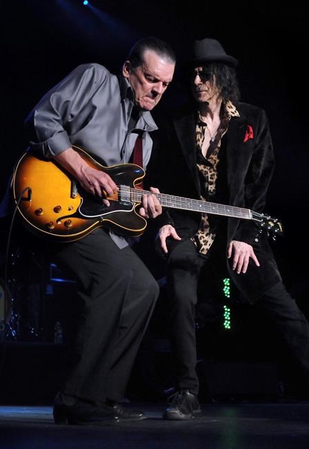 J. Geils, 'Centerfold' musician, dies at age 71 | iNFOnews.ca