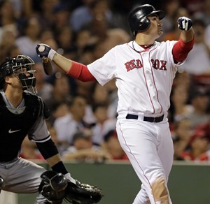 Gonzalez's 3-run HR lifts Red Sox to 5-1 victory over White Sox in Youkilis' return | iNFOnews.ca CP19435593