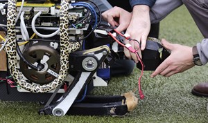 MIT engineers overcome doubters to design a cheetah robot that can run, jump on battery power | iNFOnews.ca CP30929299