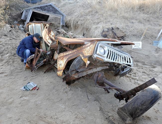 Jeep buried in sand dune for 40 years is finally unearthed | iNFOnews.ca