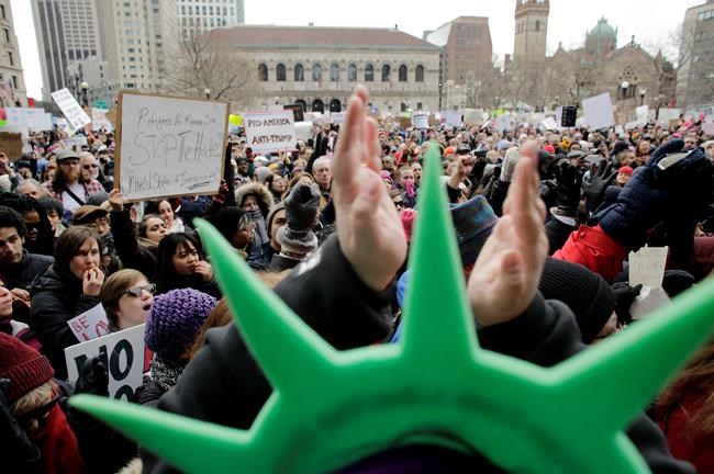 White House defends immigration order in face of protests | iNFOnews.ca