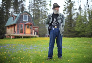 The Burt behind Burt's Bees returns to solitary life in Maine, tells filmmaker he was ousted | iNFOnews.ca CP28627650