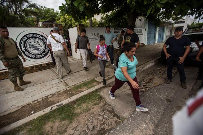 Mexico officials detain more migrants as crackdown steps up | iNFOnews.ca