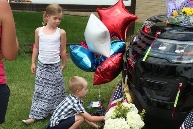 Sheriff: Inmate who killed 2 at courthouse cuffed in front | iNFOnews.ca