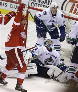 Pavel Datsyuk scores twice, Red Wings beat Canucks 5-3 for 4th straight victory | iNFOnews.ca Pavel Datsyuk scores twice, Red Wings beat Canucks 5-3 for 4th straight victory | iNFOnews.ca