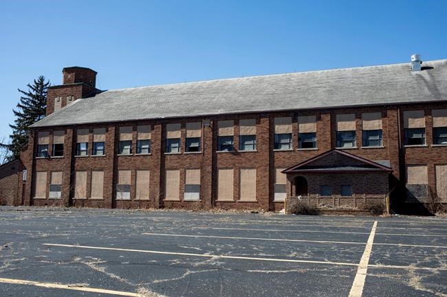 Cases of donated water found in old Flint school | iNFOnews.ca Cases of donated water found in old Flint school | iNFOnews.ca