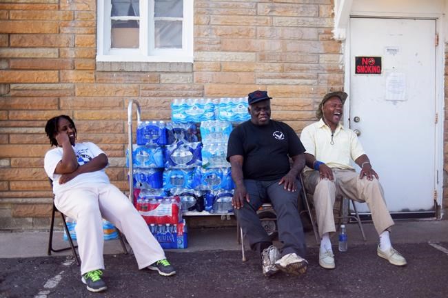 Feds say everyone in Flint can drink filtered tap water | iNFOnews.ca