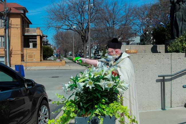 Priest draws squirt gun in fight against coronavirus | iNFOnews.ca Priest draws squirt gun in fight against coronavirus | iNFOnews.ca