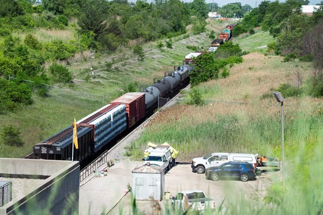 US, Canadian safety officials looking into train derailment | iNFOnews.ca US, Canadian safety officials looking into train derailment | iNFOnews.ca