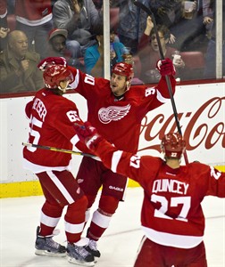 Stephen Weiss scores twice during 3-goal second period to help Red Wings top Senators 4-3 | iNFOnews.ca