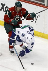 Dubnyk wins 8th in 10 starts, as slick-passing Wild top Canucks 5-3 for 6th straight win | iNFOnews.ca Dubnyk wins 8th in 10 starts, as slick-passing Wild top Canucks 5-3 for 6th straight win | iNFOnews.ca