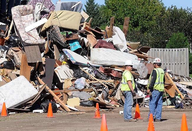 Cedar Rapids fends off flood damage with temporary barriers | iNFOnews.ca
