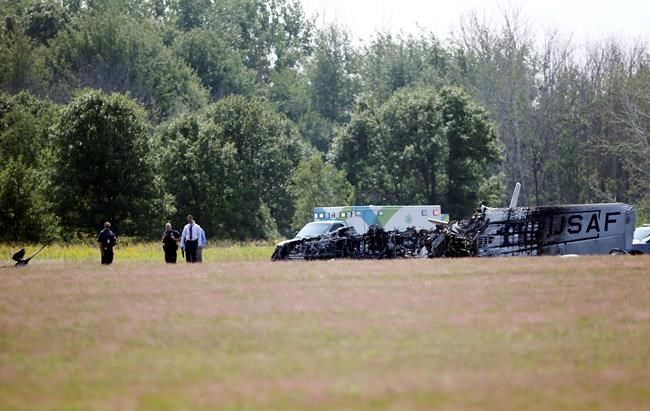 Vintage warplane crashes in Minnesota; pilot survives | iNFOnews.ca