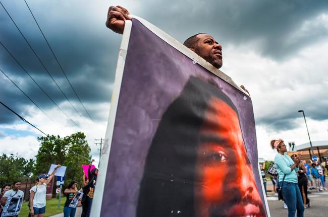 2 Minnesota police departments quit much-criticized training | iNFOnews.ca